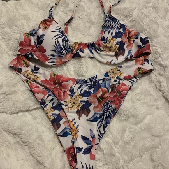 ZAFUL floral bathing suit - Picture 2 of 4